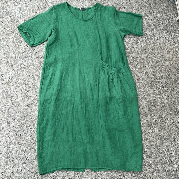 Gorgeous green linen dress. Size M but very generous! - Picture 1 of 4